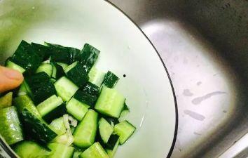 赖瓜绿色可以吃吗,可食用还是误传之谜？